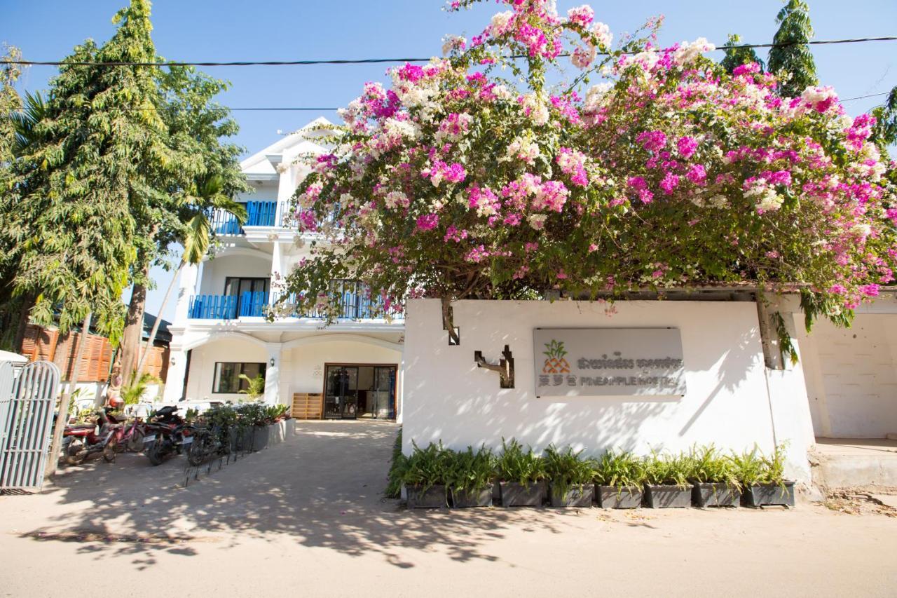 Pineapple Hostel Siem Reap Exterior photo